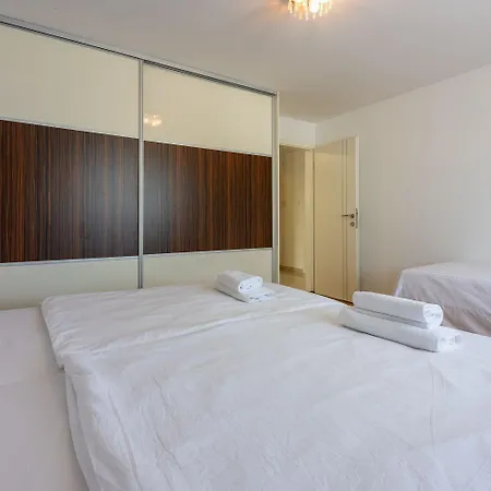 Herrliches Nur 600 Meter Zum Mit Meerblick, Pool, Grill, Waschmaschine Apartman
