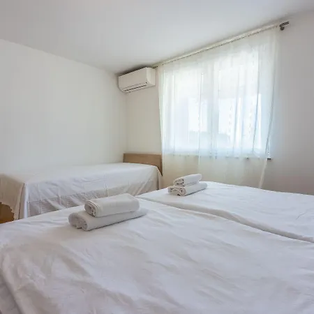 Herrliches Nur 600 Meter Zum Mit Meerblick, Pool, Grill, Waschmaschine Apartman *