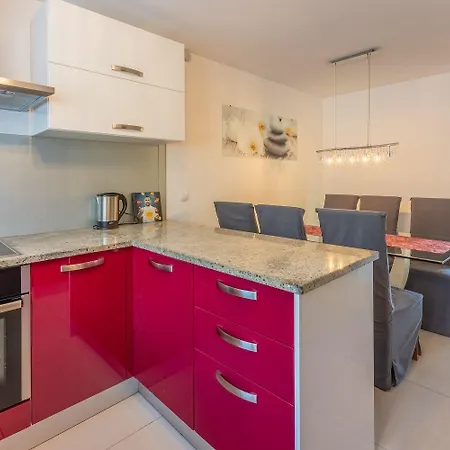 Herrliches Nur 600 Meter Zum Mit Meerblick, Pool, Grill, Waschmaschine Apartman