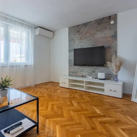 Herrliches Nur 600 Meter Zum Mit Meerblick, Pool, Grill, Waschmaschine Apartament