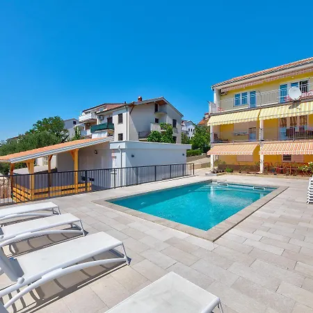 Apartament Herrliches Nur 600 Meter Zum Mit Meerblick, Pool, Grill, Waschmaschine Crikvenica