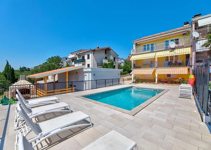 Appartement Herrliches Nur 600 Meter Zum Mit Meerblick, Pool, Grill, Waschmaschine Crikvenica