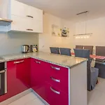 Herrliches Nur 600 Meter Zum Mit Meerblick, Pool, Grill, Waschmaschine Apartament