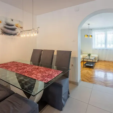 Apartament Herrliches Nur 600 Meter Zum Mit Meerblick, Pool, Grill, Waschmaschine Crikvenica
